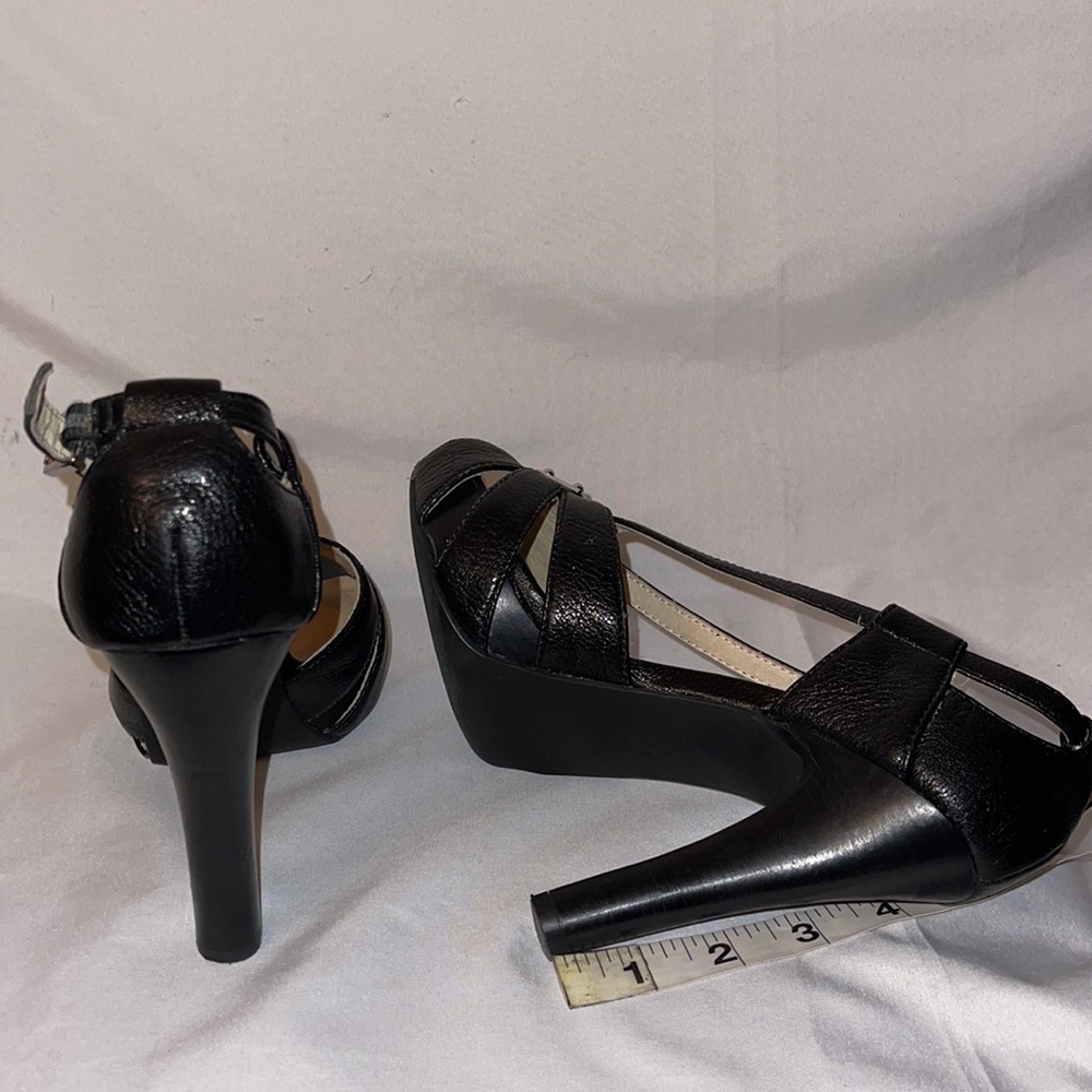 Michael Kors heels - Picture 3 of 7